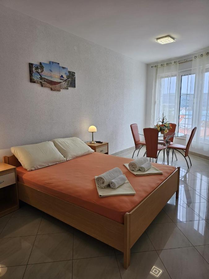 Apartmani Barnjak Trogir Exterior photo